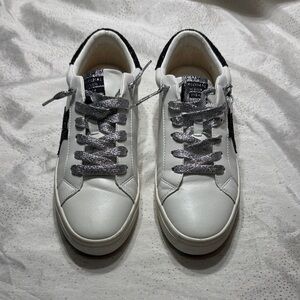 Vintage Havana Lucy White Sneakers with Black Side Accent Silver Laces size 11